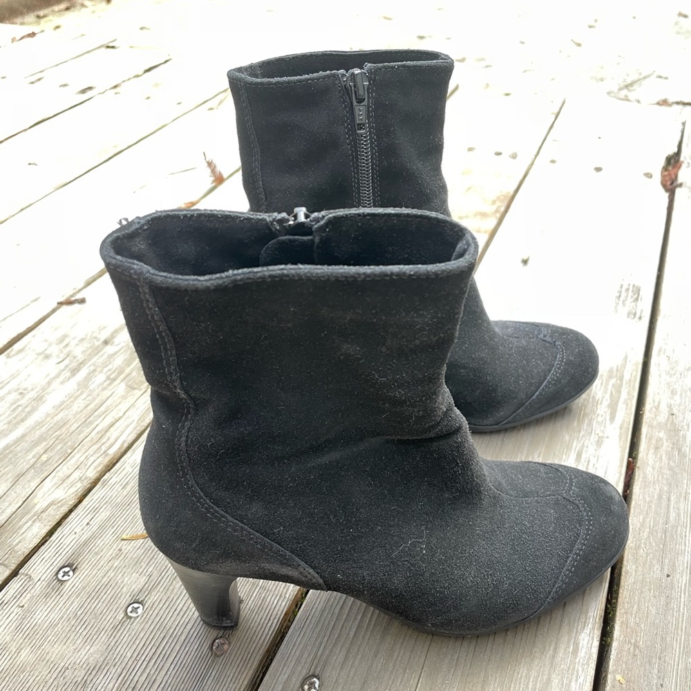 Black suede leather bootie